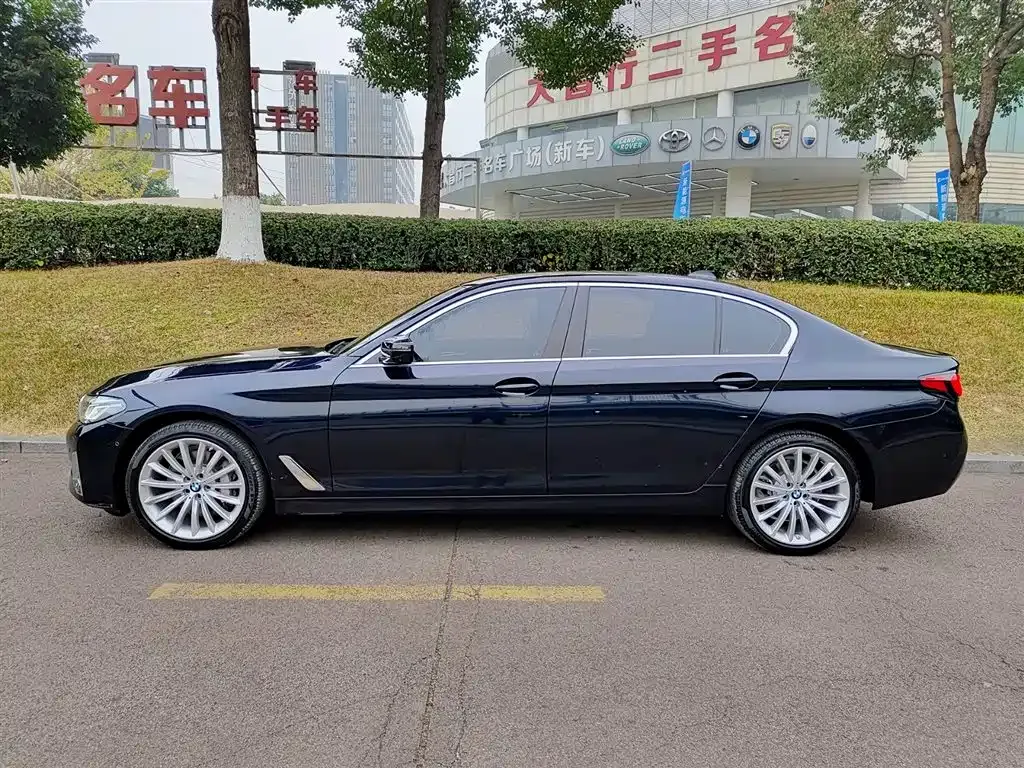 BMW 5 Series — фото 10