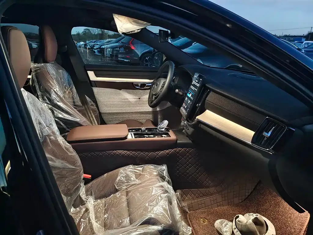 Volvo S90 2025 из CN, фото 10