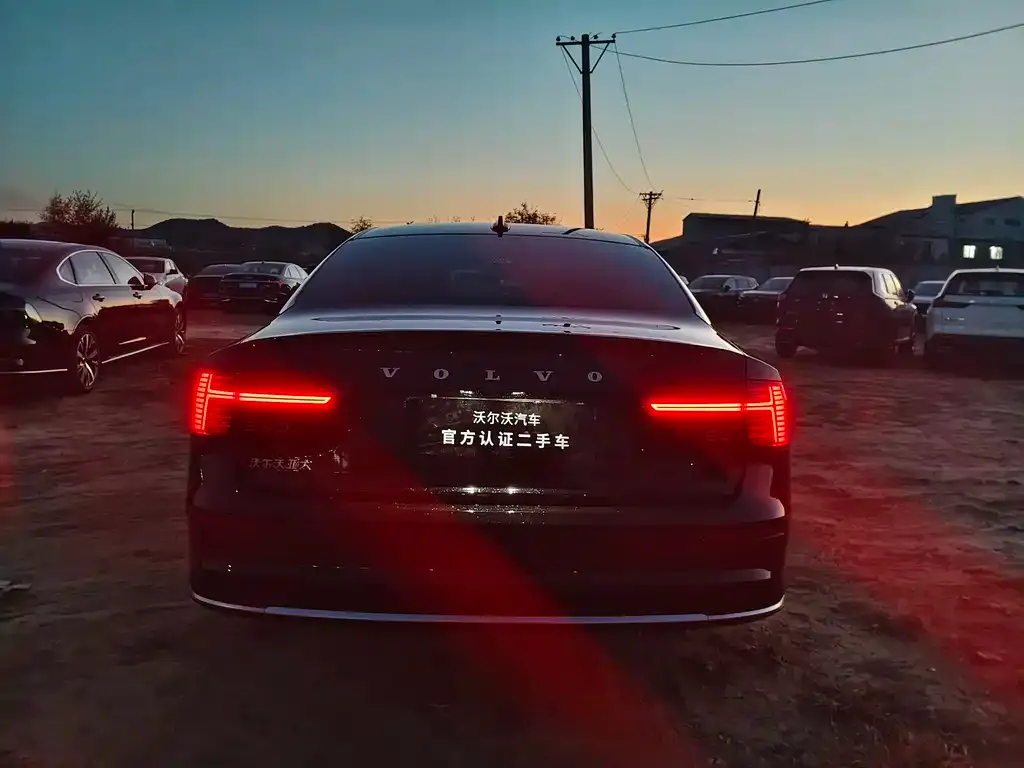 Volvo S90 2025 из CN, фото 3