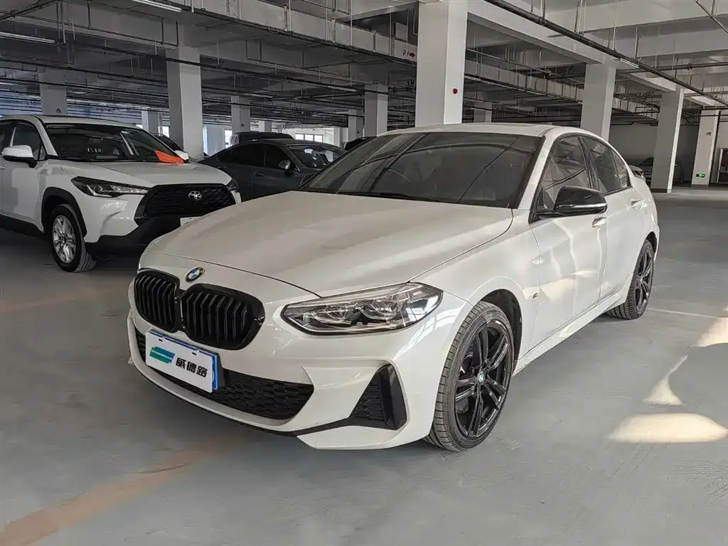 BMW 1 Series 2022 из CN, фото 1