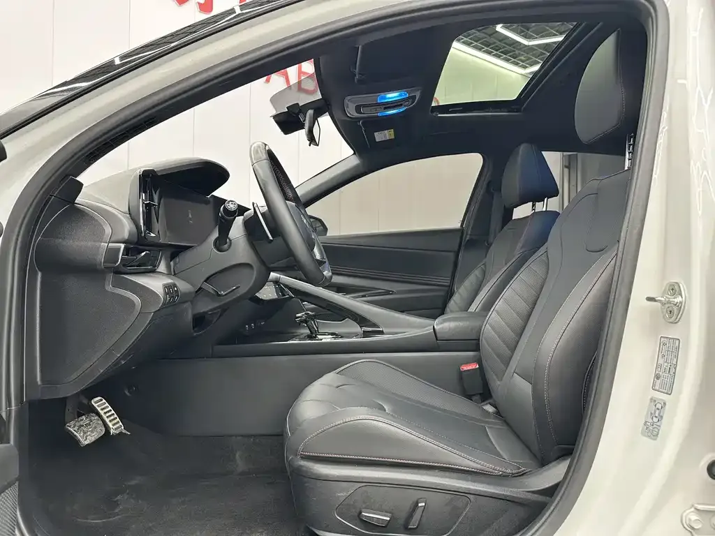 Hyundai Elantra 2022 из CN, фото 7