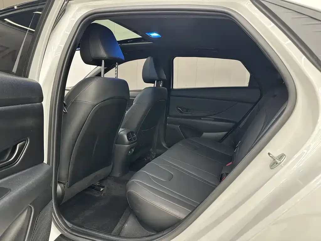 Hyundai Elantra 2022 из CN, фото 9