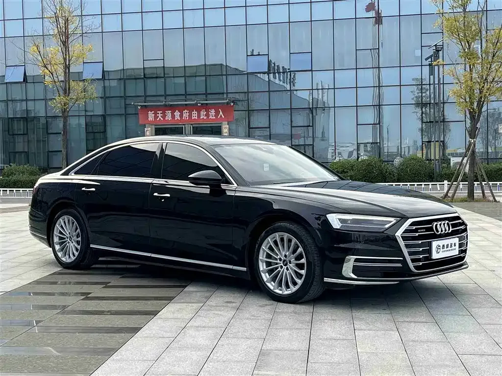 Audi A8 — фото 6