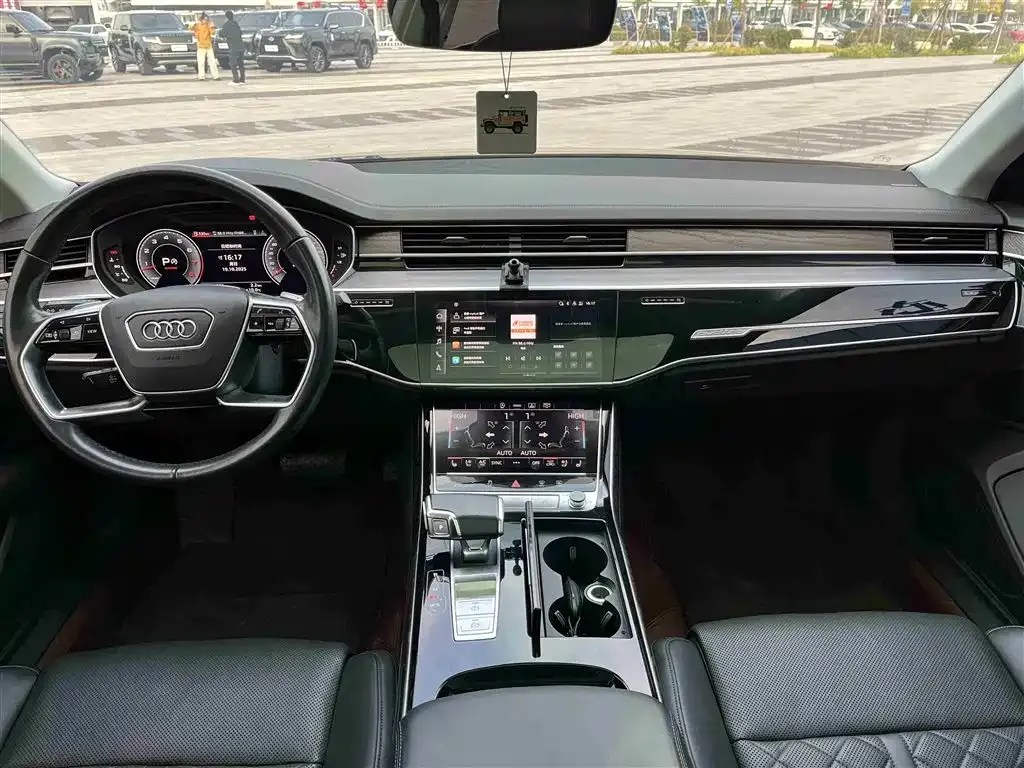 Audi A8 — фото 4