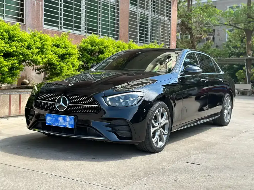 Mercedes-Benz E-Class — фото 1