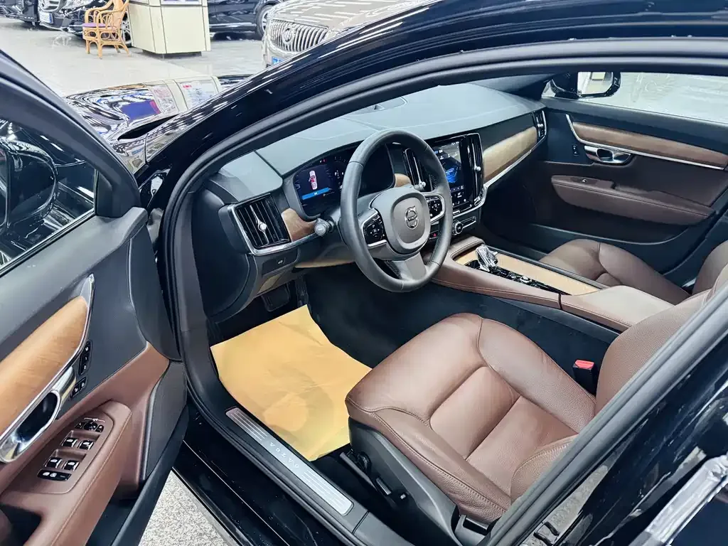Volvo S90 2022 из CN, фото 3