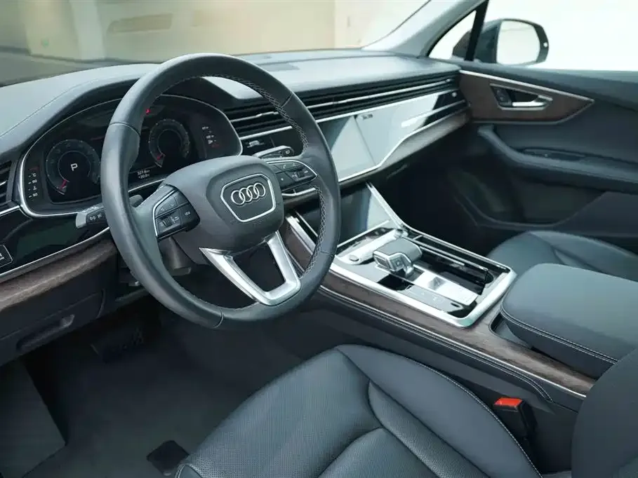 Audi Q7 2024 из CN, фото 9