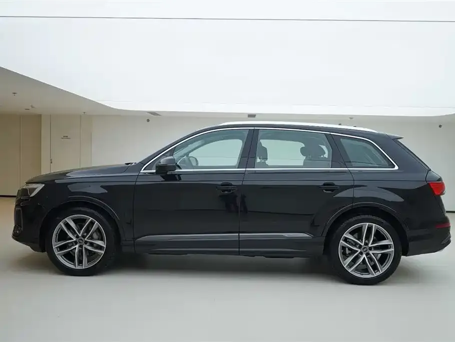 Audi Q7 2024 из CN, фото 3
