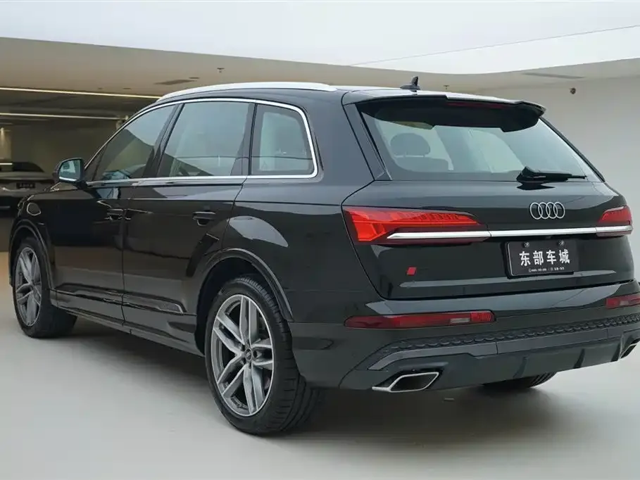 Audi Q7 2024 из CN, фото 7
