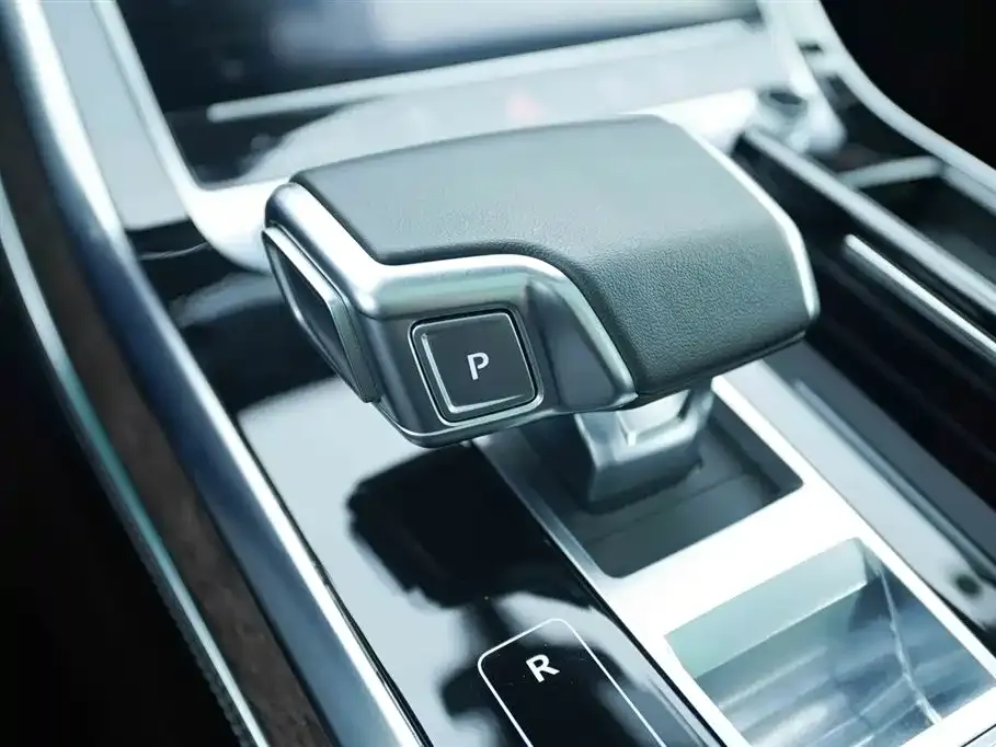 Audi Q7 2024 из CN, фото 8