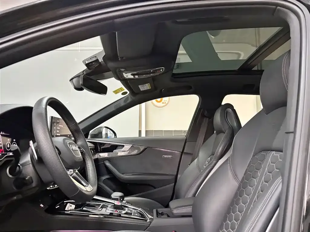 Audi RS 4 2024 из CN, фото 7