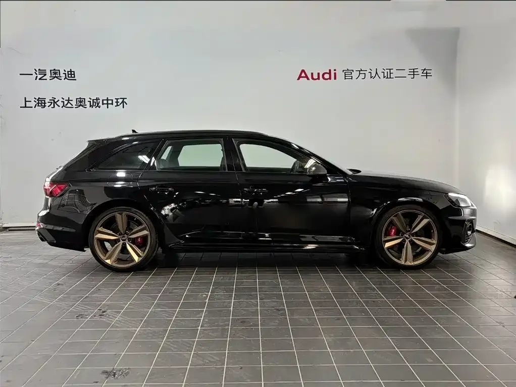 Audi RS 4 2024 из CN, фото 5