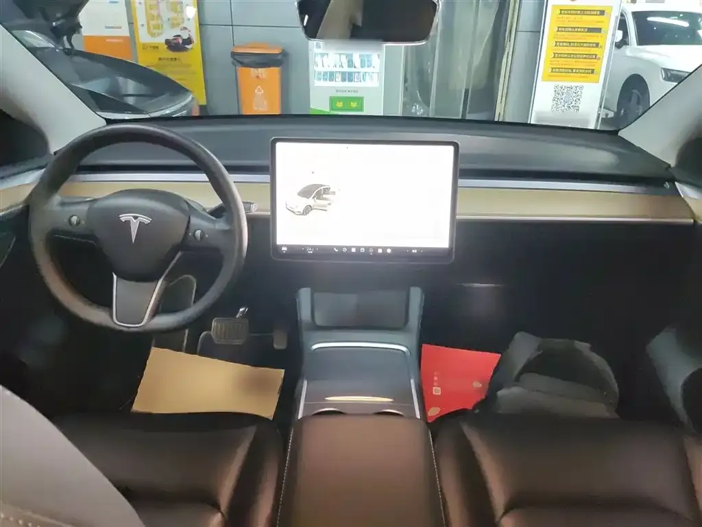 Tesla Model Y — фото 3