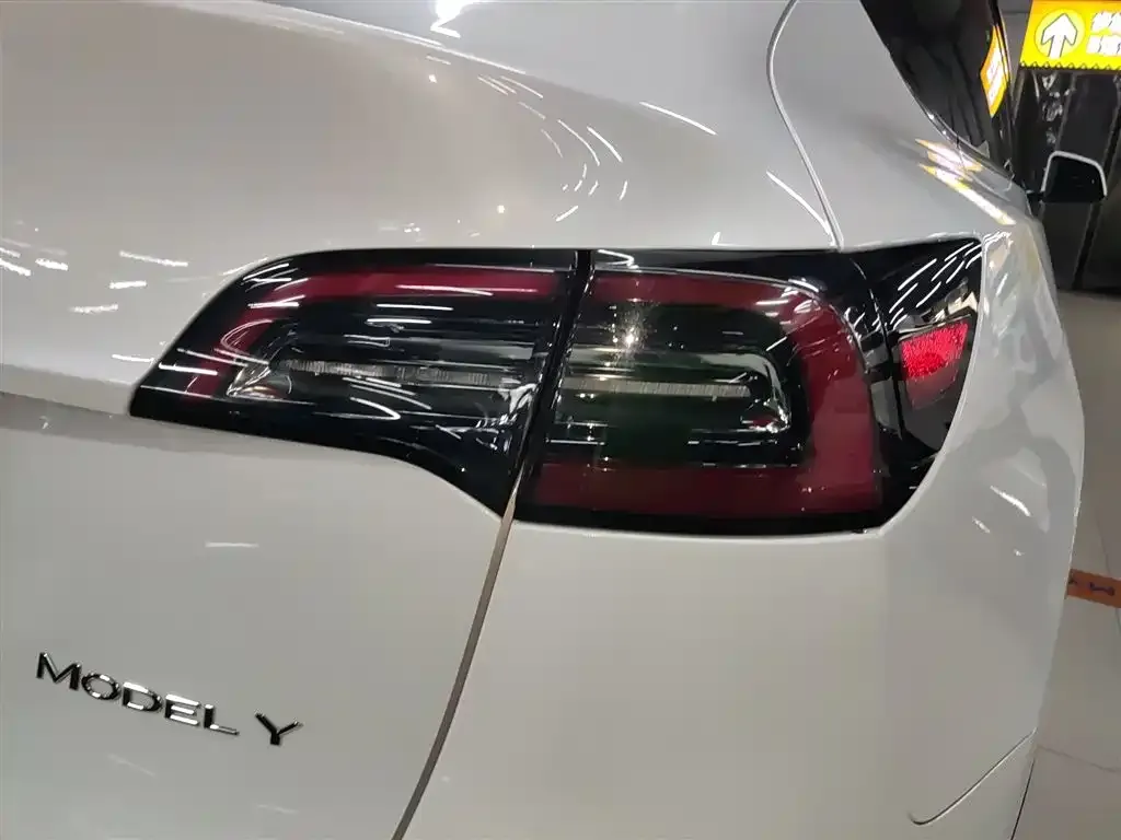 Tesla Model Y — фото 5