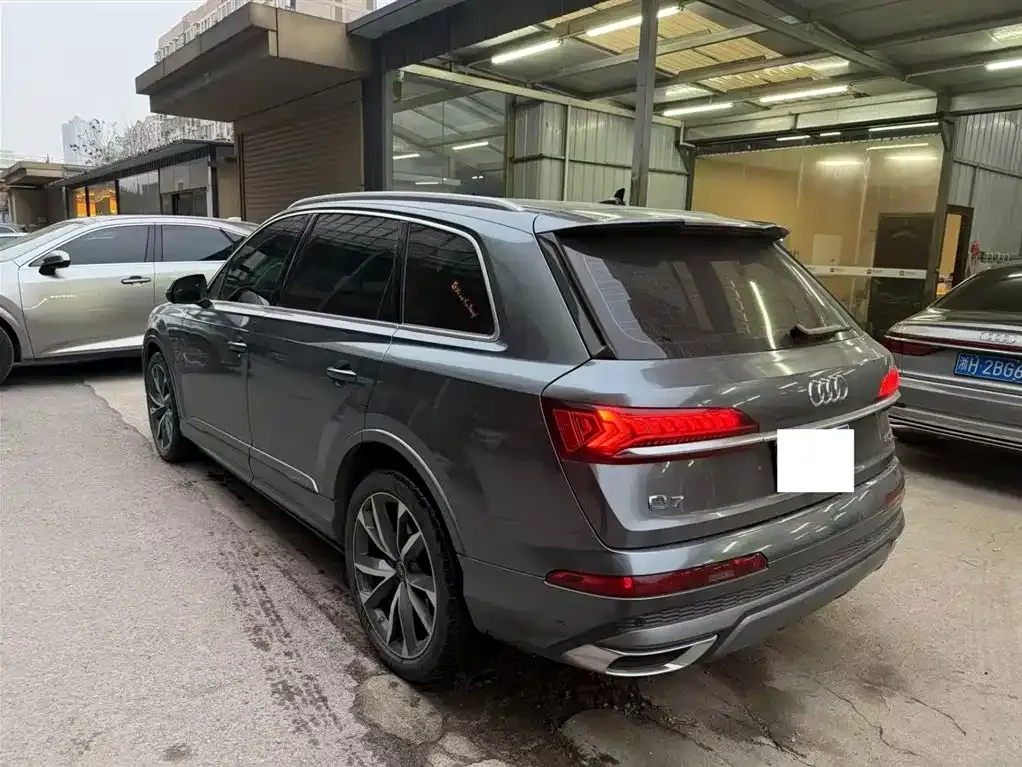 Audi Q7 2024 из CN, фото 4