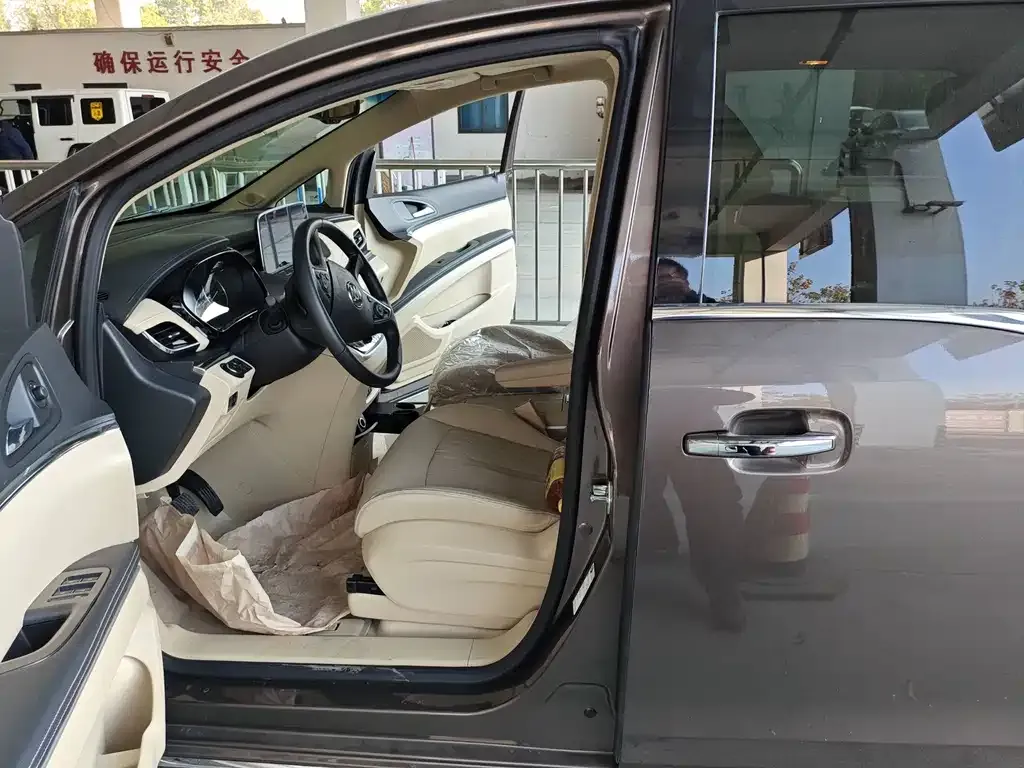 Buick GL8 2025 из CN, фото 7