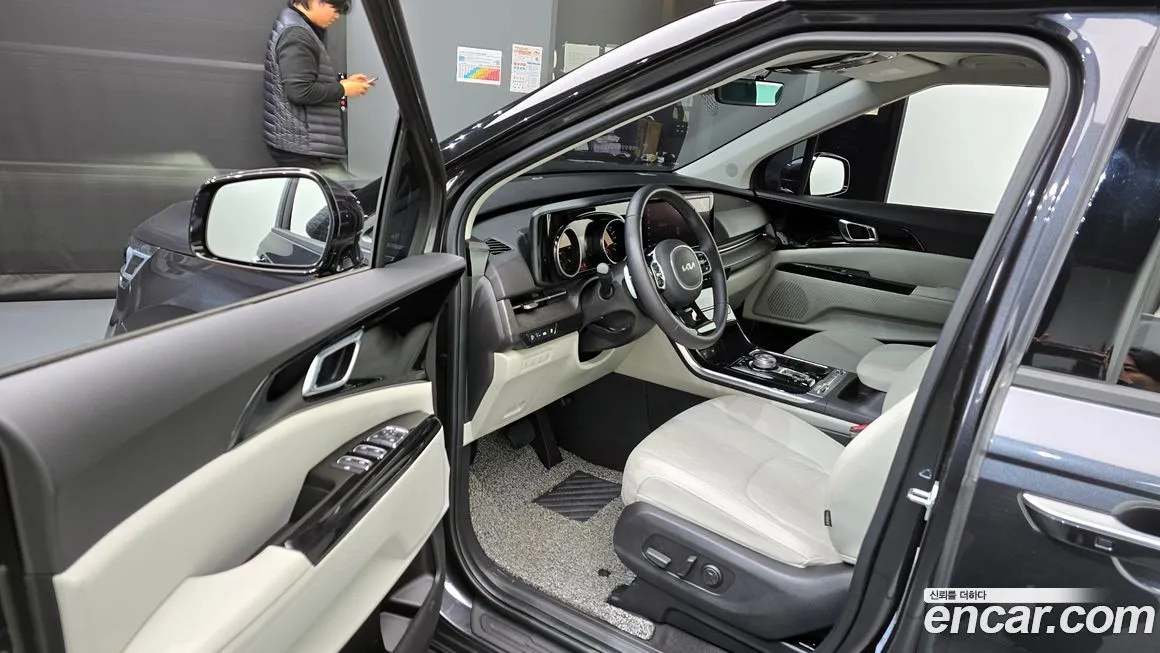 Kia Carnival — фото 10