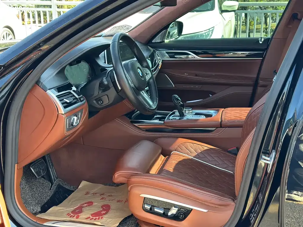 BMW 7 Series 2021 из CN, фото 8