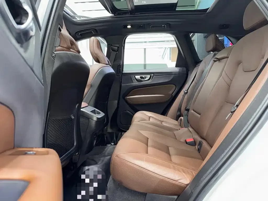 Volvo XC60 2022 из CN, фото 2