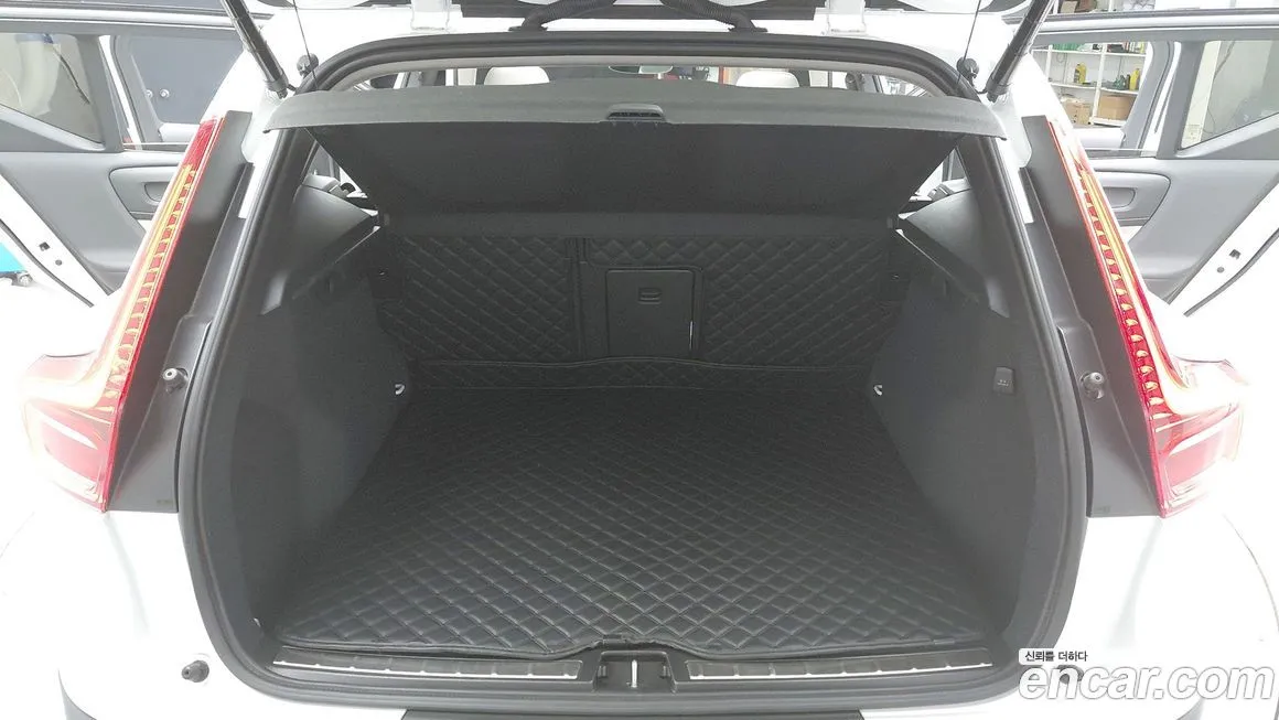 Volvo XC40 2024 из KR, фото 2