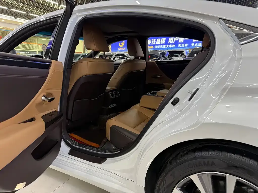 Lexus ES 2021 из CN, фото 9