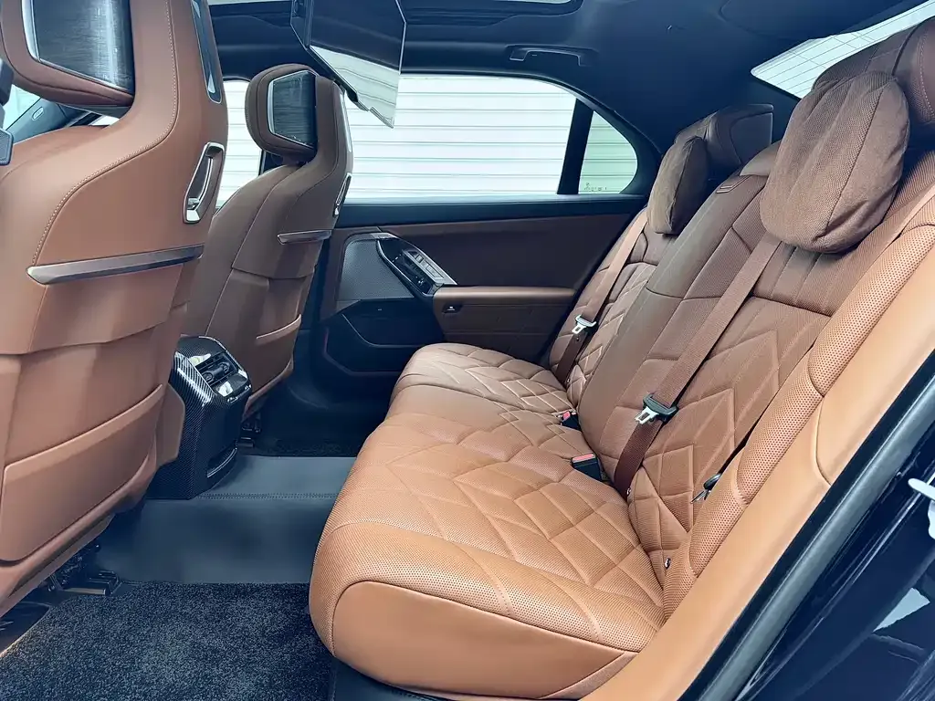 BMW i7 2025 из CN, фото 10