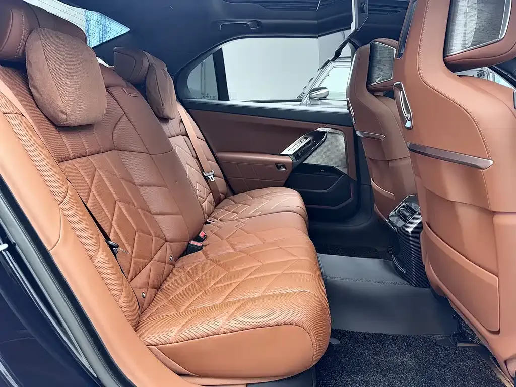 BMW i7 2025 из CN, фото 9
