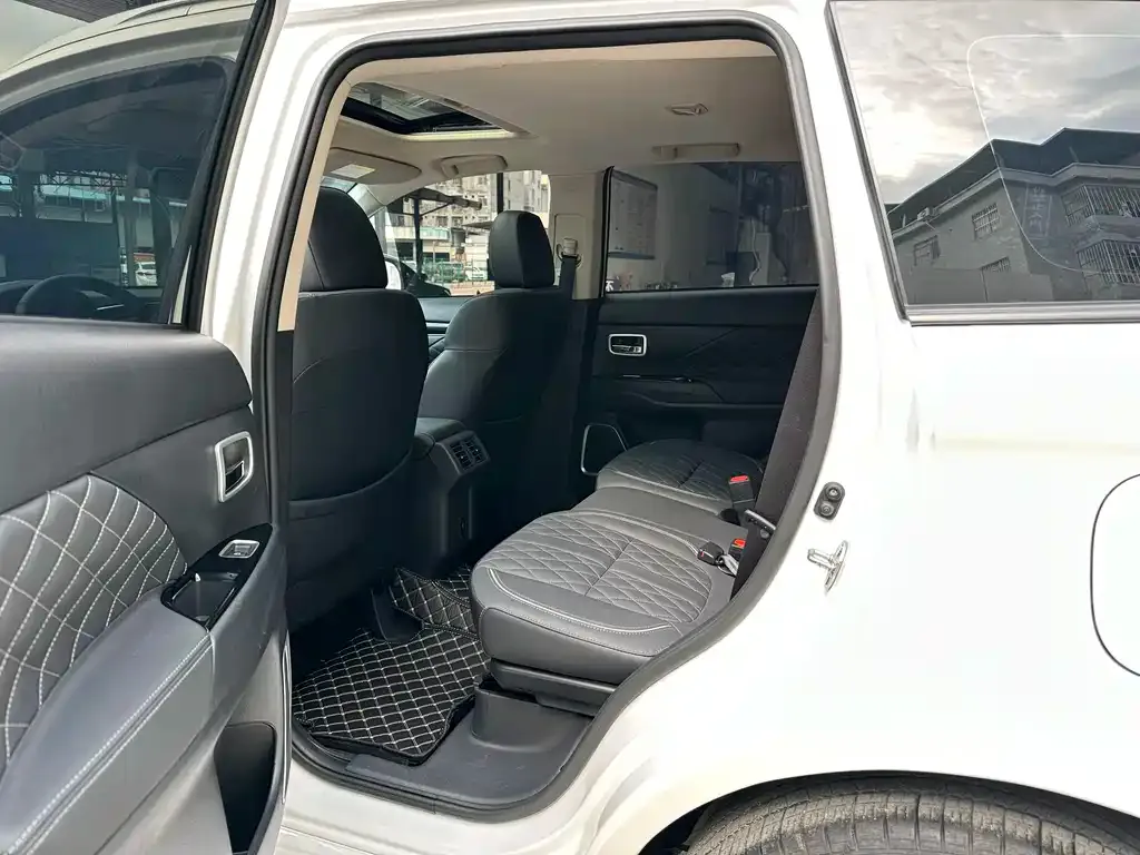 Mitsubishi Outlander 2022 из CN, фото 10