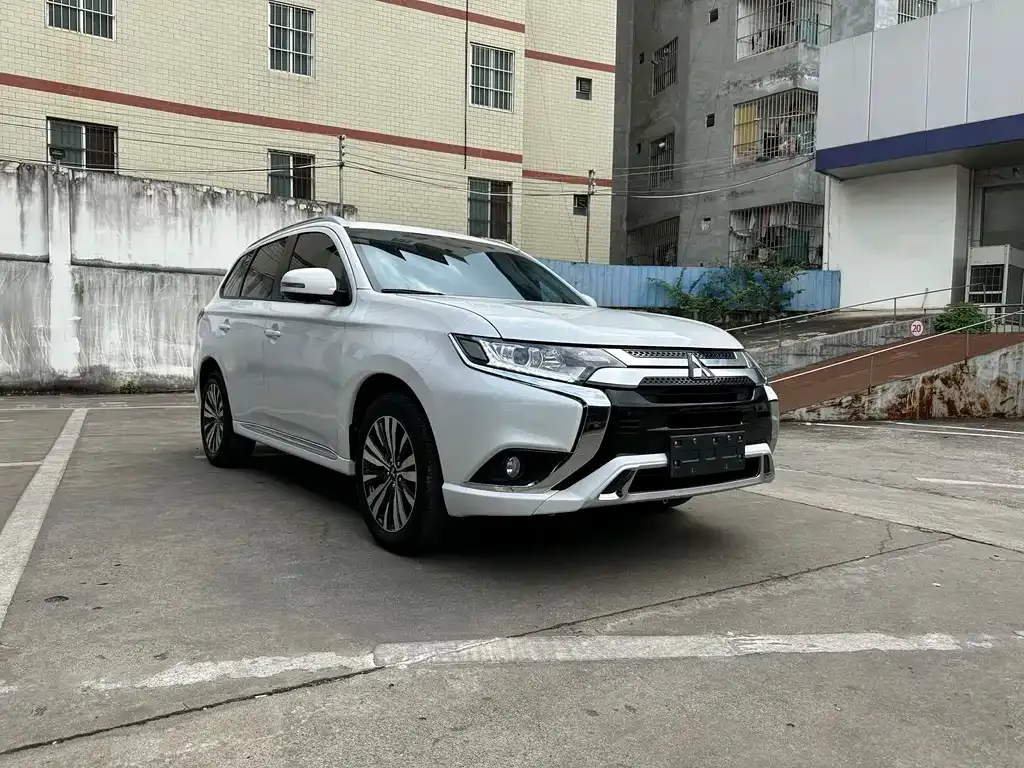 Mitsubishi Outlander 2022 из CN, фото 2