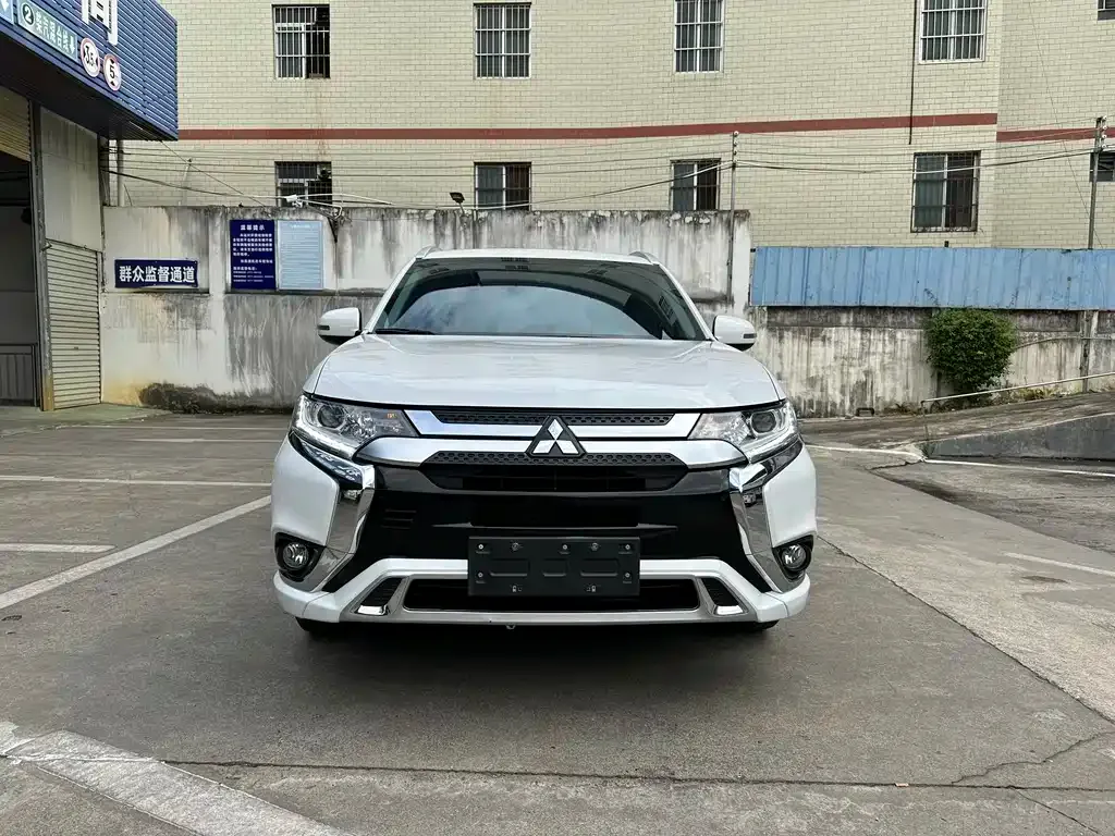 Mitsubishi Outlander 2022 из CN, фото 3
