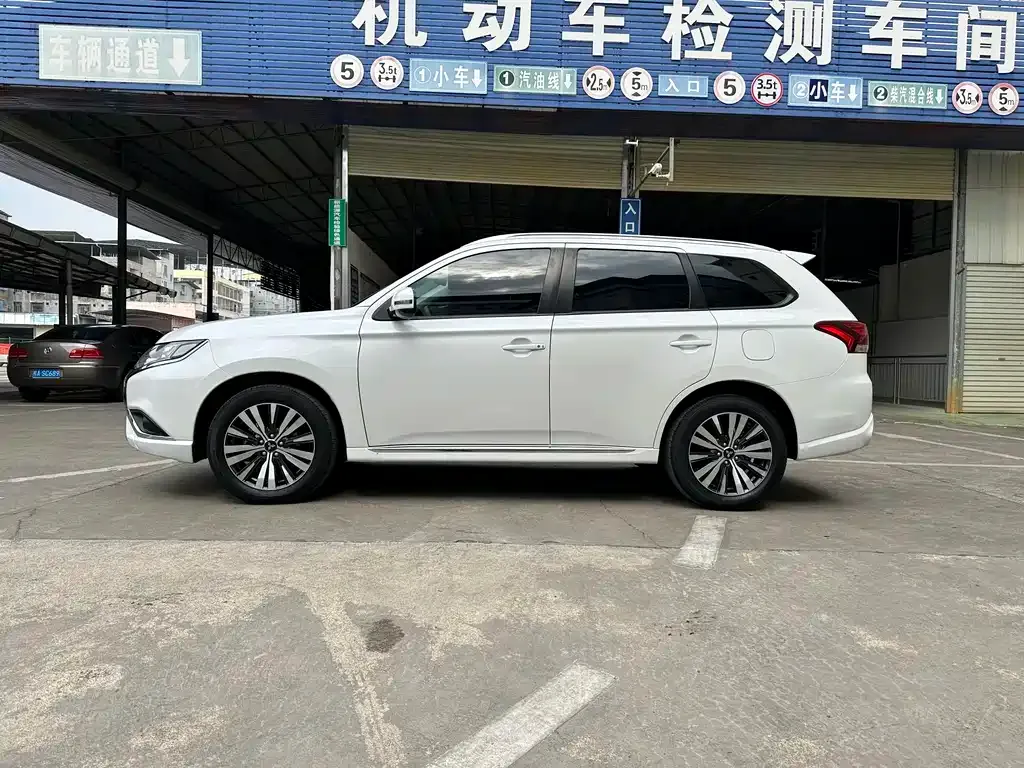 Mitsubishi Outlander 2022 из CN, фото 4
