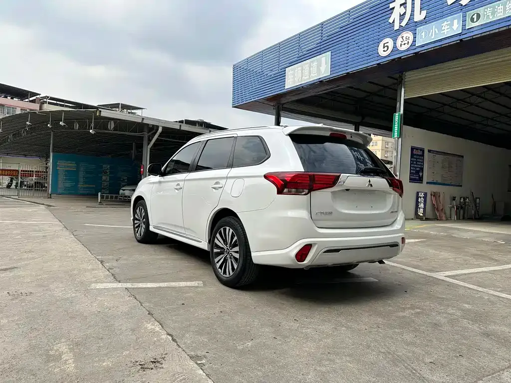 Mitsubishi Outlander 2022 из CN, фото 5