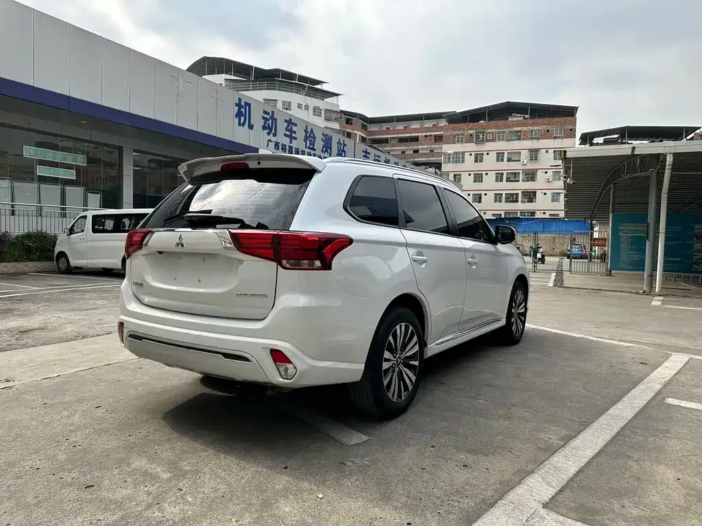 Mitsubishi Outlander 2022 из CN, фото 6