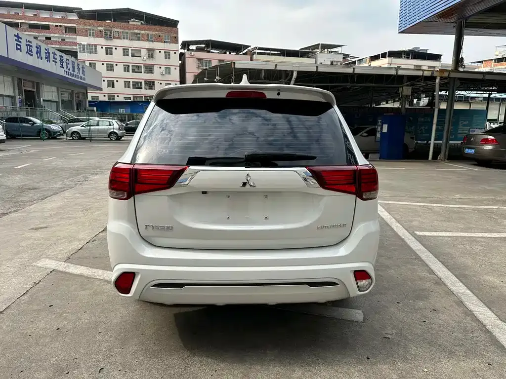 Mitsubishi Outlander 2022 из CN, фото 7
