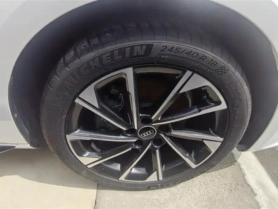 Audi A4L 2024 из CN, фото 8