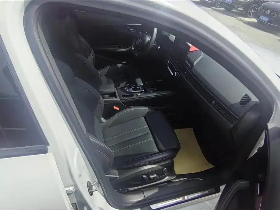 Audi A4L 2024 из CN, фото 4