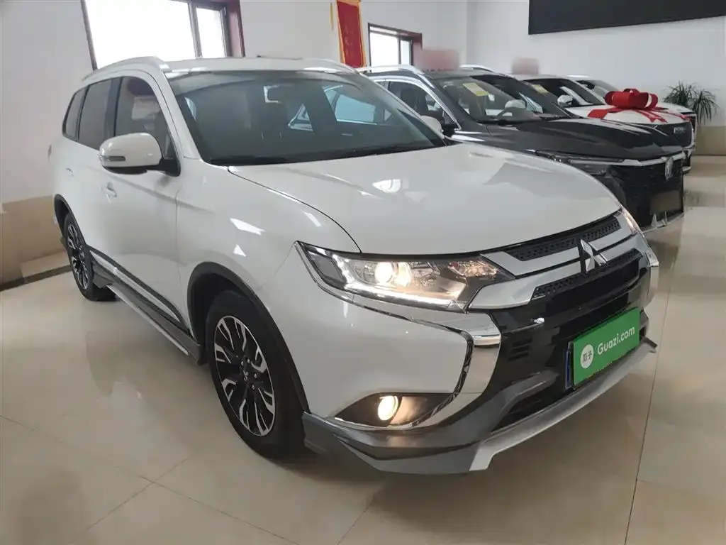 Mitsubishi Outlander — фото 4