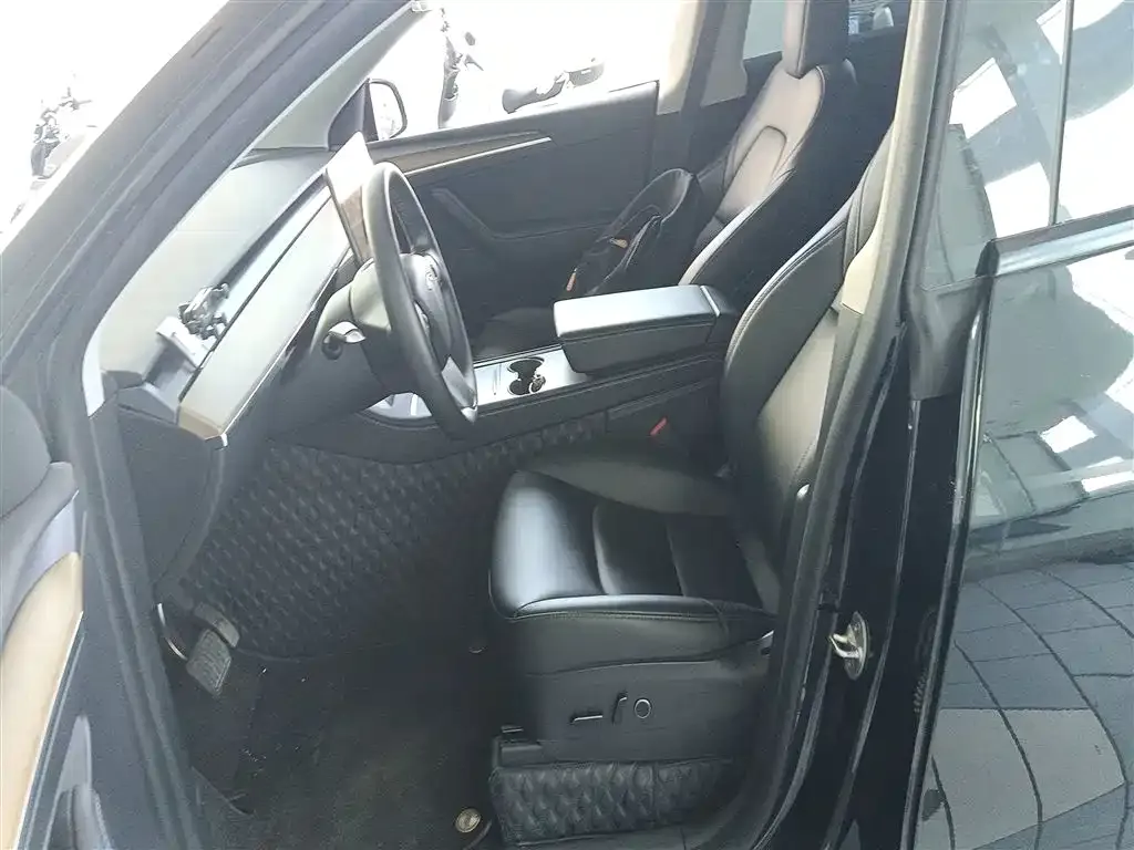 Tesla Model Y 2023 из CN, фото 7