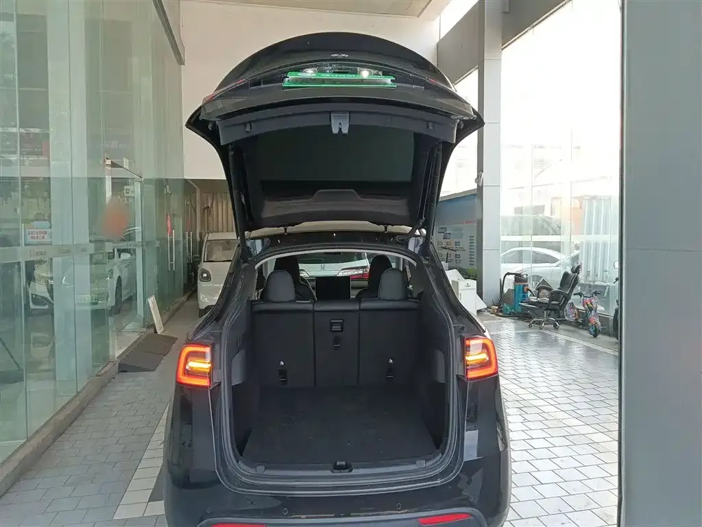 Tesla Model Y 2023 из CN, фото 9