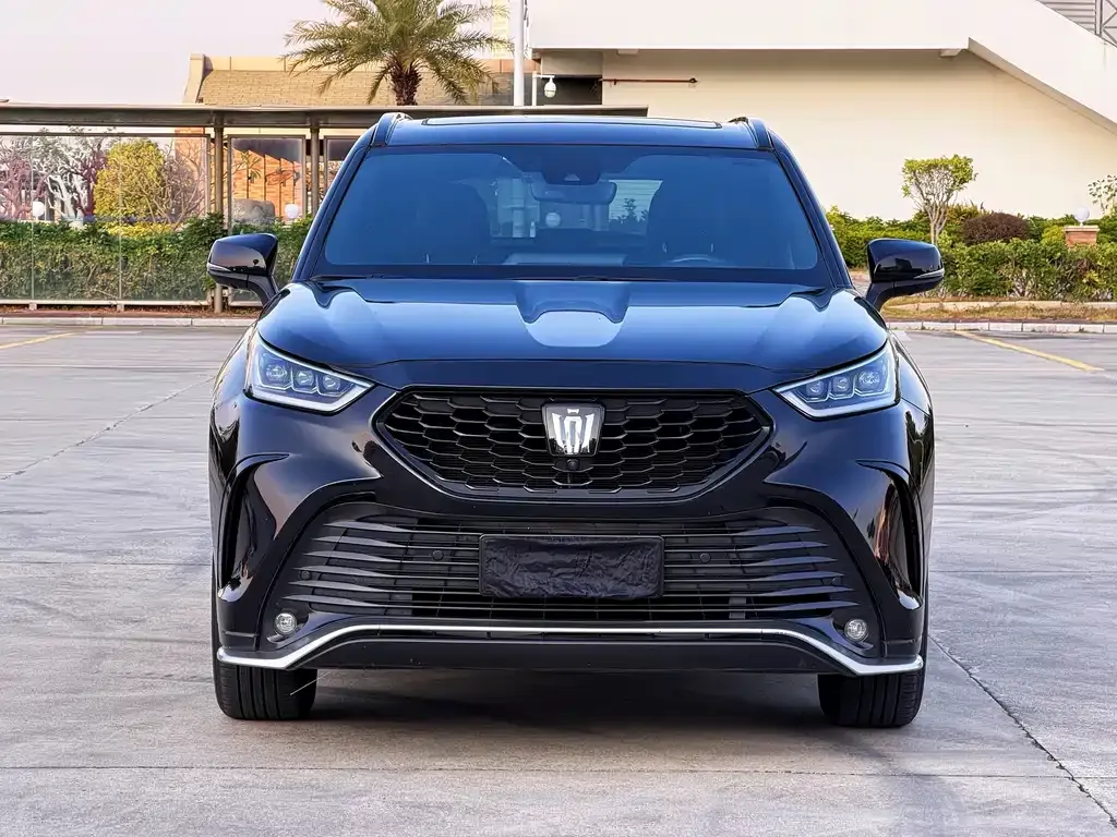 Toyota Crown Kluger 2023 из CN, фото 8