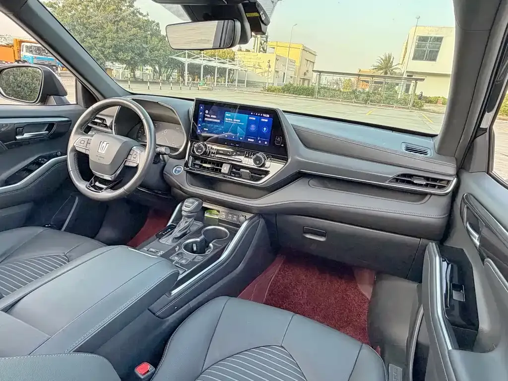 Toyota Crown Kluger 2023 из CN, фото 4