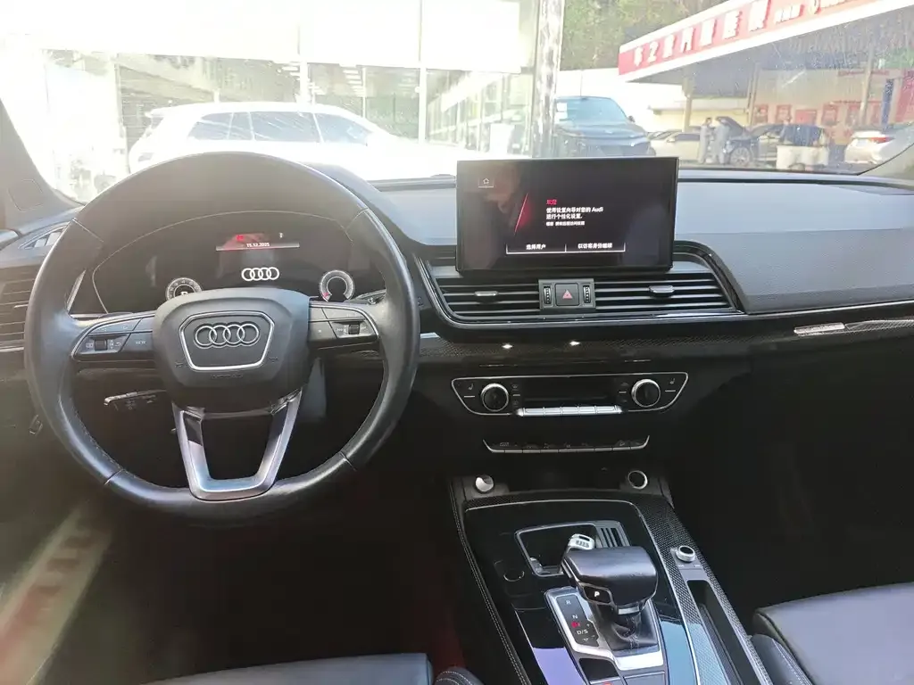 Audi Q5L Sportback — фото 4