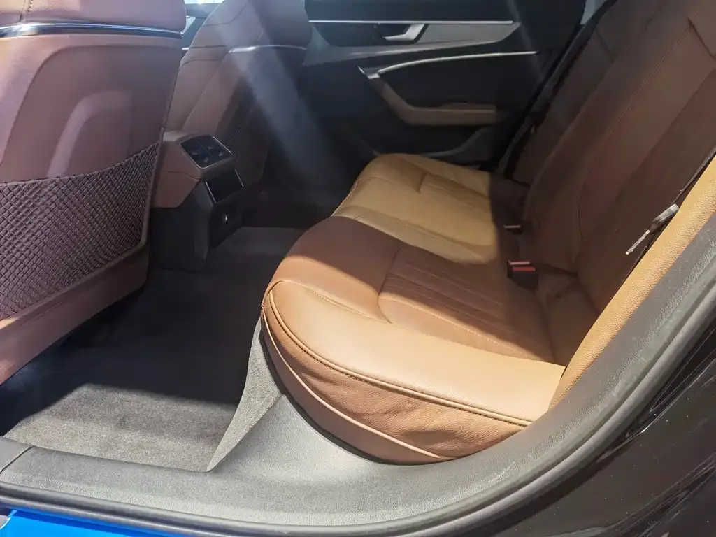 Audi A6L 2021 из CN, фото 9