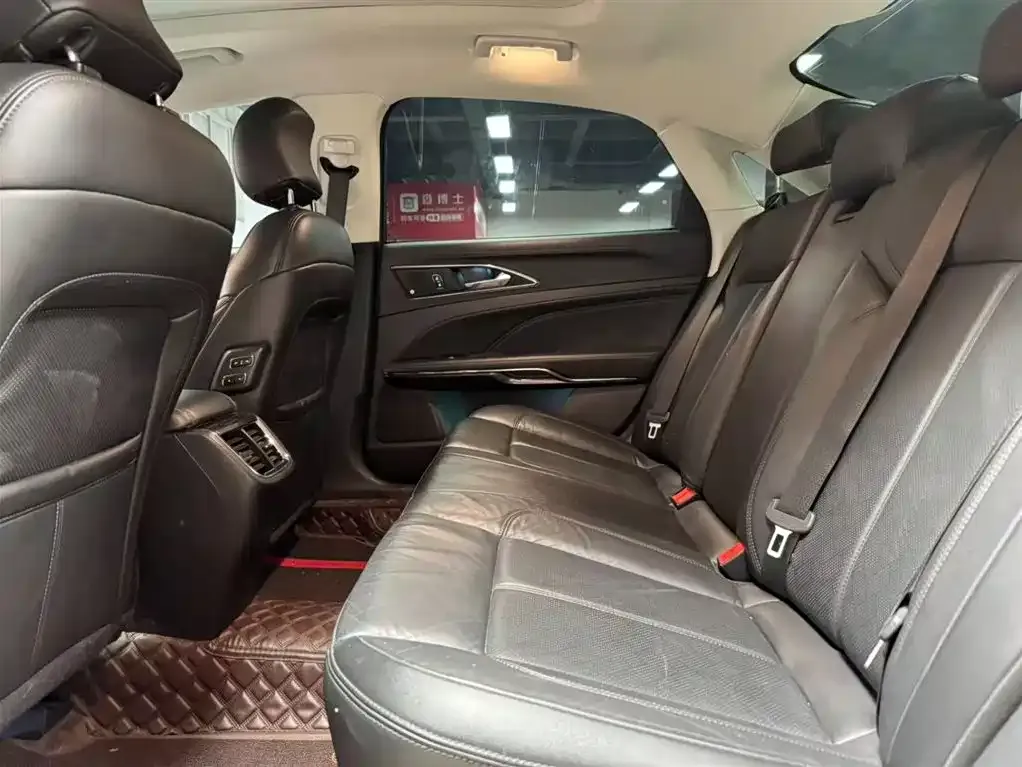 Ford Taurus 2022 из CN, фото 2