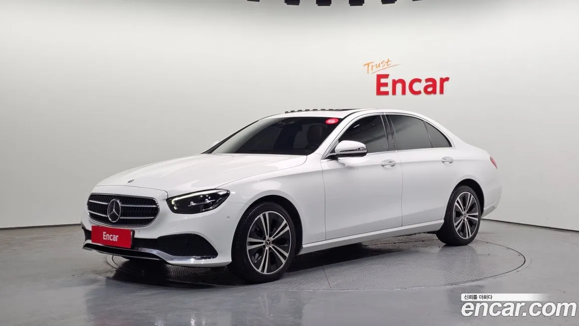 Mercedes-Benz E-Class — фото 1