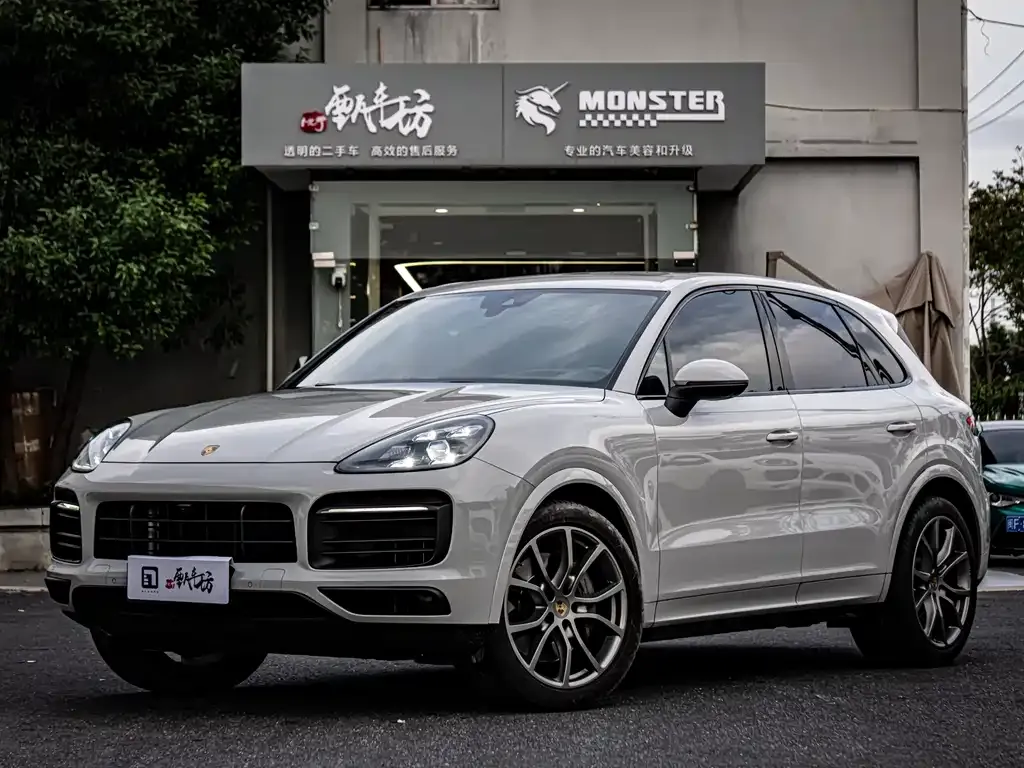 Porsche Cayenne — фото 1