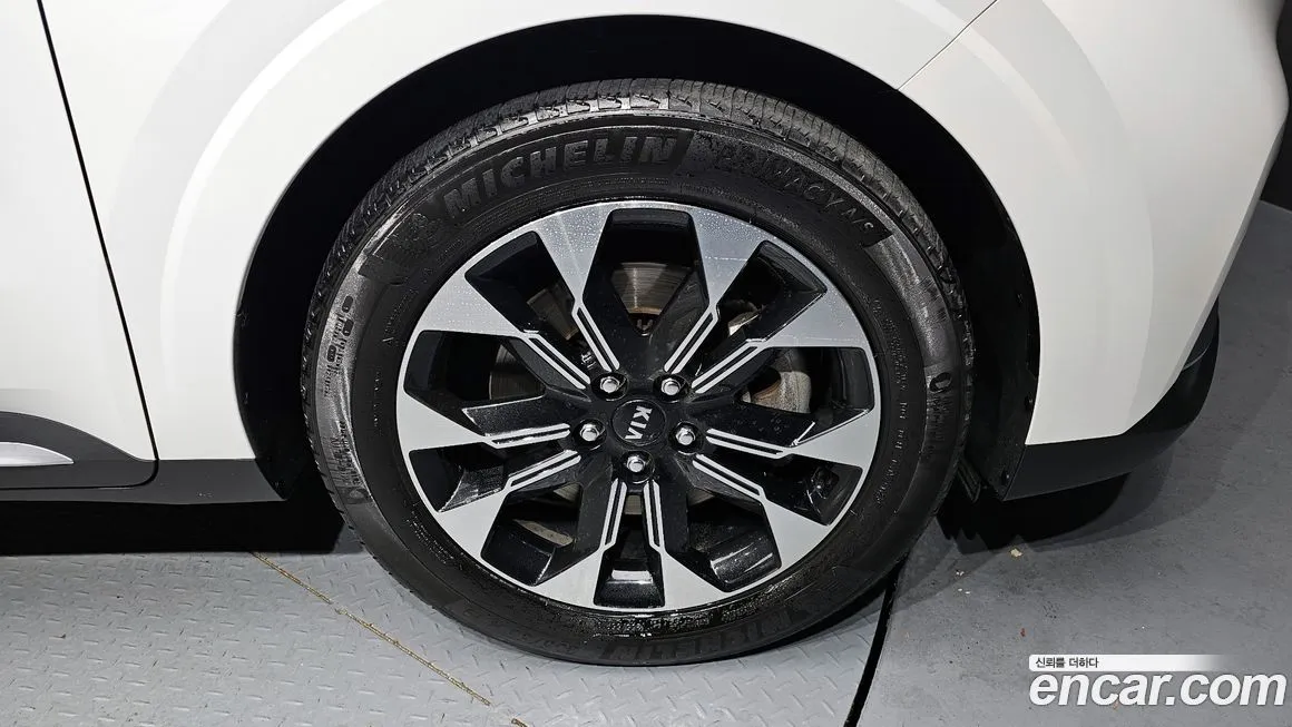 Kia Carnival — фото 10