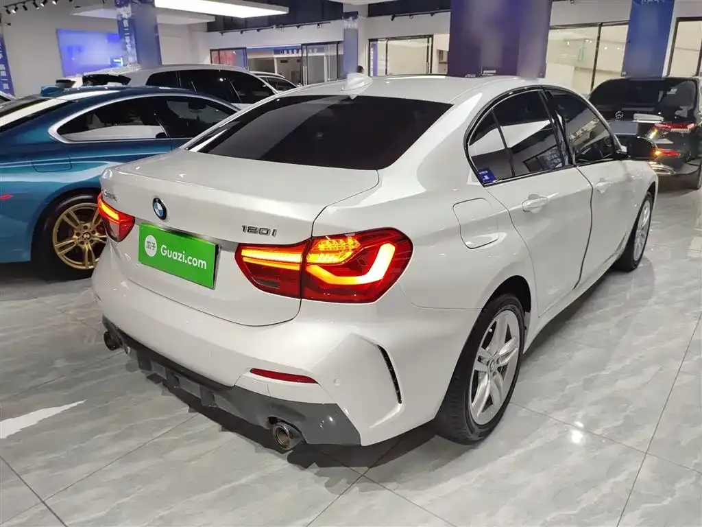 BMW 1 Series 2023 из CN, фото 7
