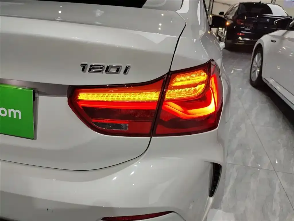 BMW 1 Series 2023 из CN, фото 8