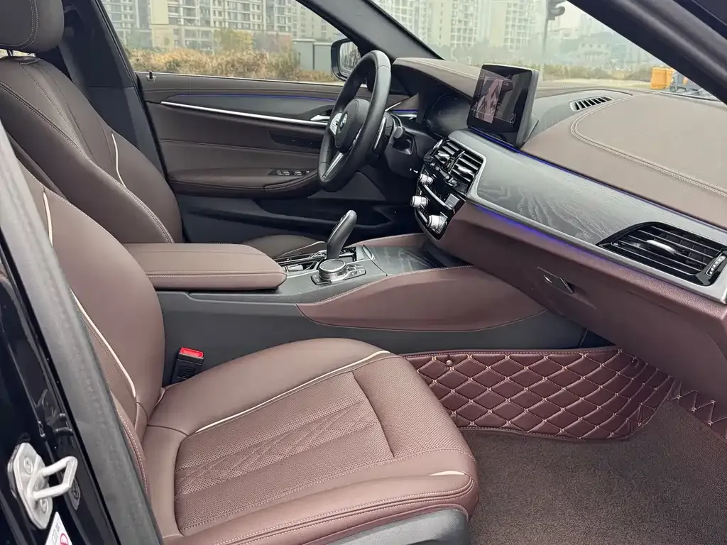 BMW 5 Series 2024 из CN, фото 7